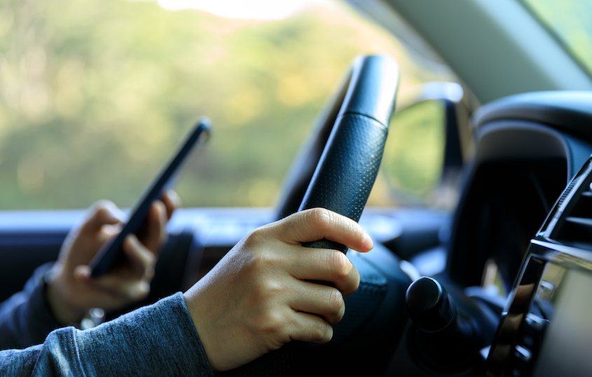 WhatsApp Is Making Texting While Driving Safer for Apple Users