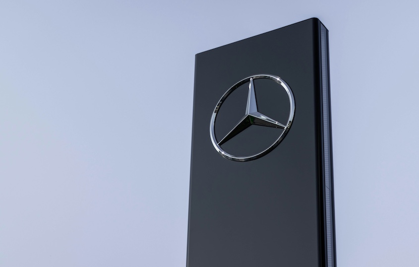 China Auto Bill Clears Senate Panel, Mercedes-Benz at Risk